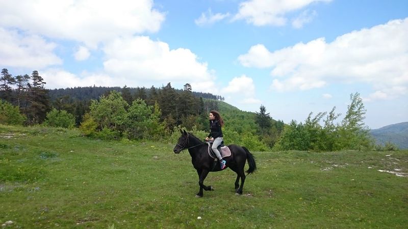 До различни местности в района на базата